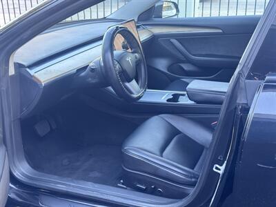 2022 Tesla Model 3   - Photo 11 - Studio City, CA 91604