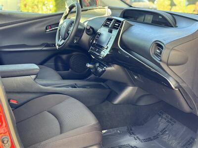 2022 Toyota Prius LE   - Photo 39 - Studio City, CA 91604