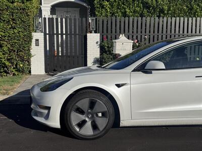 2022 Tesla Model 3   - Photo 9 - Studio City, CA 91604
