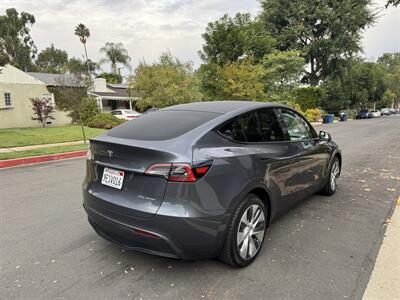 2023 Tesla Model Y Long Range   - Photo 23 - Studio City, CA 91604
