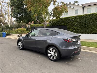 2023 Tesla Model Y Long Range   - Photo 18 - Studio City, CA 91604