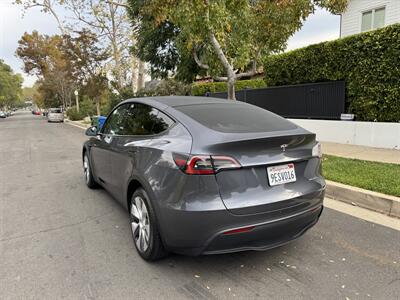 2023 Tesla Model Y Long Range   - Photo 20 - Studio City, CA 91604