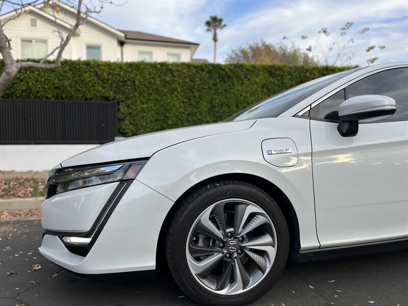 2020 Honda Clarity Touring photo 9