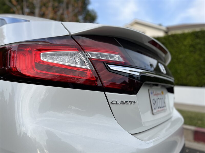 2020 Honda Clarity Touring photo 16