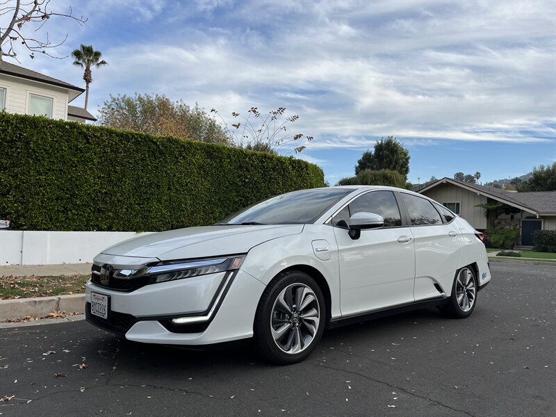 2020 Honda Clarity Touring photo 2