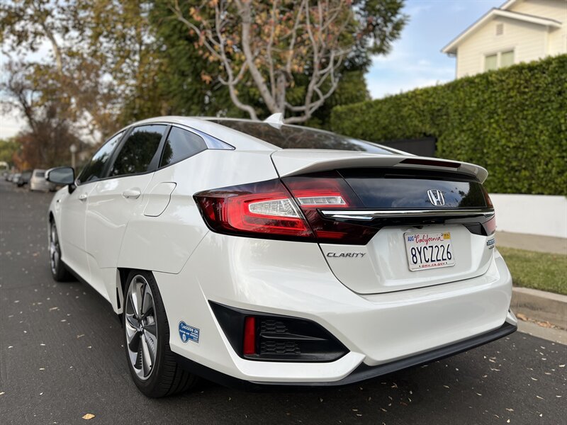 2020 Honda Clarity Touring photo 11