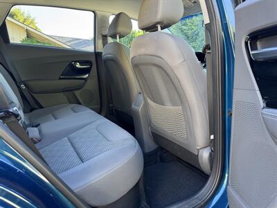 2020 Kia Niro LX - Photo 57 - Studio City, CA 91604