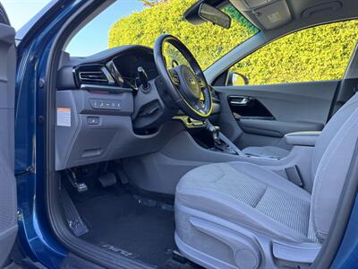 2020 Kia Niro LX - Photo 28 - Studio City, CA 91604