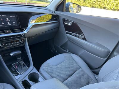 2020 Kia Niro LX - Photo 25 - Studio City, CA 91604
