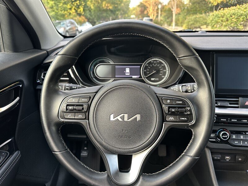 2022 Kia Niro LXS photo 15