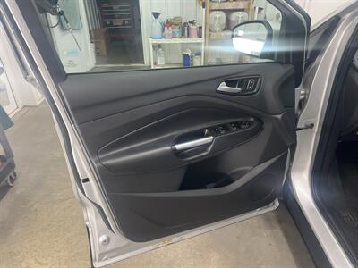 2017 Ford Escape SE - Photo 5 - Monticello, IN 47960