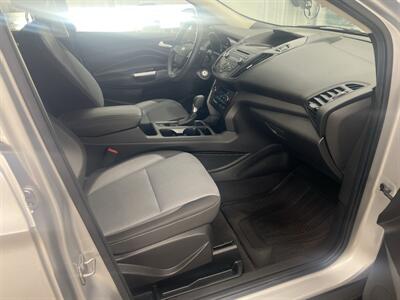 2017 Ford Escape SE - Photo 12 - Monticello, IN 47960