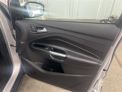2017 Ford Escape SE - Photo 11 - Monticello, IN 47960