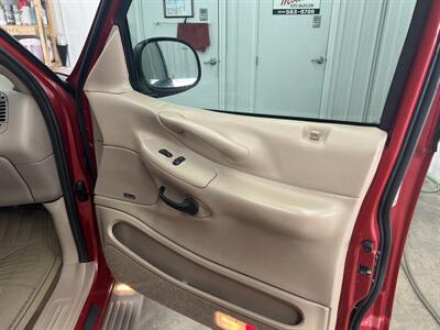 2002 Ford Expedition Eddie Bauer   - Photo 11 - Monticello, IN 47960