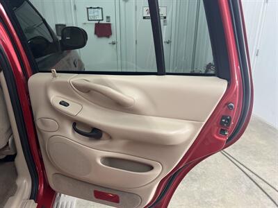 2002 Ford Expedition Eddie Bauer   - Photo 9 - Monticello, IN 47960