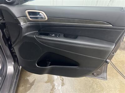 2015 Jeep Grand Cherokee Overland   - Photo 11 - Monticello, IN 47960