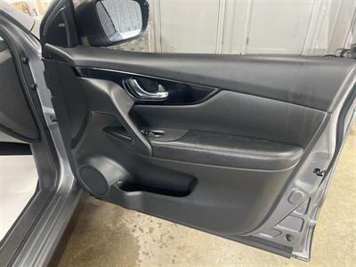 2018 Nissan Rogue Sport S   - Photo 11 - Monticello, IN 47960