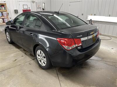 2015 Chevrolet Cruze LS Auto   - Photo 2 - Monticello, IN 47960