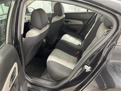 2015 Chevrolet Cruze LS Auto   - Photo 6 - Monticello, IN 47960