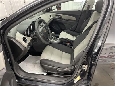 2015 Chevrolet Cruze LS Auto   - Photo 5 - Monticello, IN 47960