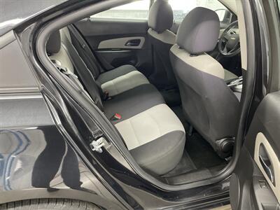 2015 Chevrolet Cruze LS Auto   - Photo 8 - Monticello, IN 47960