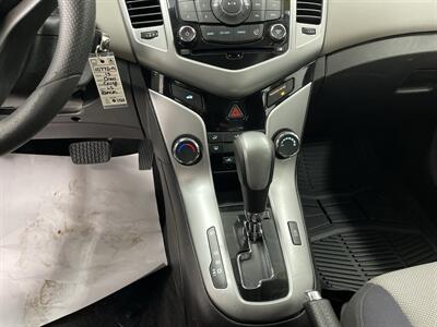 2015 Chevrolet Cruze LS Auto   - Photo 12 - Monticello, IN 47960