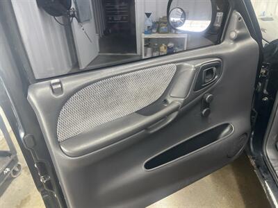 1997 Dodge Dakota 2dr - Photo 5 - Monticello, IN 47960