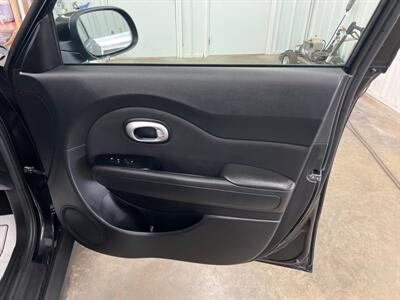 2015 Kia Soul   - Photo 11 - Monticello, IN 47960