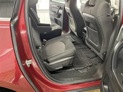 2016 Chevrolet Traverse LT   - Photo 7 - Monticello, IN 47960