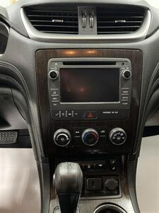 2016 Chevrolet Traverse LT   - Photo 10 - Monticello, IN 47960
