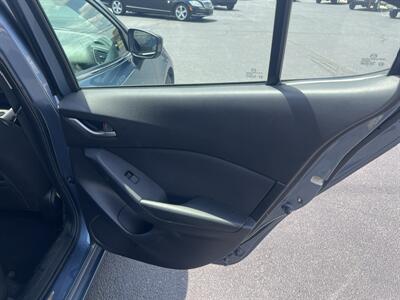 2014 Mazda Mazda3 i Touring   - Photo 9 - Monticello, IN 47960