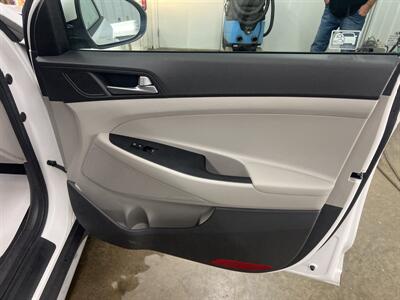 2017 Hyundai TUCSON SE   - Photo 11 - Monticello, IN 47960
