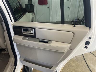 2007 Lincoln Navigator Luxury   - Photo 9 - Monticello, IN 47960