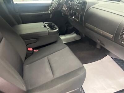 2011 GMC Sierra 1500 SLE   - Photo 10 - Monticello, IN 47960