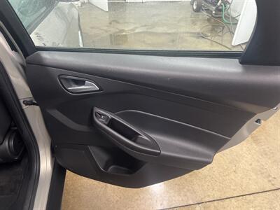 2015 Ford Focus SE   - Photo 9 - Monticello, IN 47960