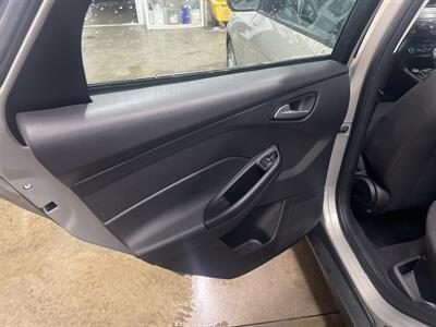 2015 Ford Focus SE   - Photo 7 - Monticello, IN 47960