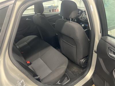 2015 Ford Focus SE   - Photo 10 - Monticello, IN 47960