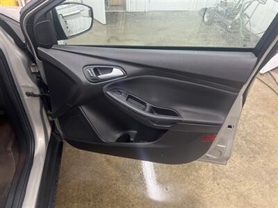 2015 Ford Focus SE   - Photo 11 - Monticello, IN 47960