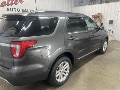 2017 Ford Explorer XLT   - Photo 4 - Monticello, IN 47960