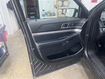 2017 Ford Explorer XLT   - Photo 5 - Monticello, IN 47960