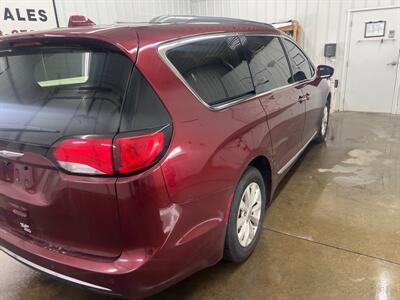 2018 Chrysler Pacifica Touring L   - Photo 4 - Monticello, IN 47960
