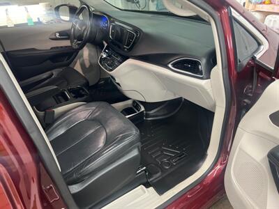 2018 Chrysler Pacifica Touring L   - Photo 10 - Monticello, IN 47960