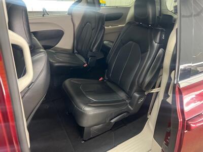 2018 Chrysler Pacifica Touring L   - Photo 7 - Monticello, IN 47960