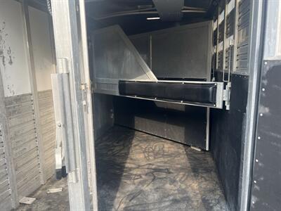 1999 CHEROKEE HORSE TRAILER - Photo 5 - Monticello, IN 47960