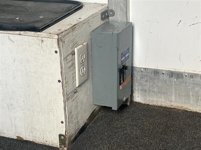 1999 CHEROKEE HORSE TRAILER - Photo 11 - Monticello, IN 47960
