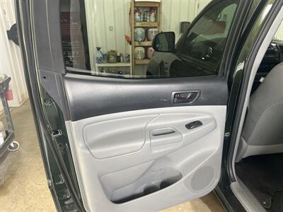 2012 Toyota Tacoma V6  4x4 - Photo 6 - Monticello, IN 47960