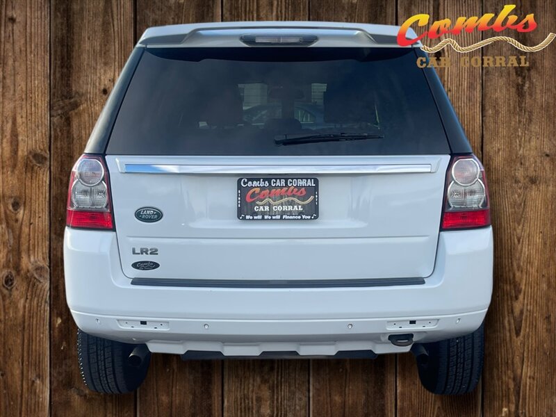 2012 Land Rover LR2 HSE photo 2