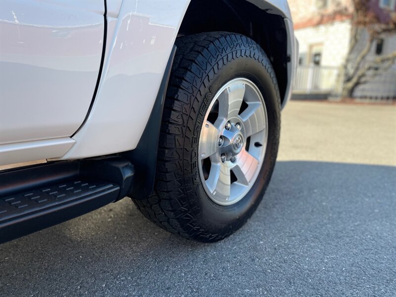 2004 Toyota 4Runner SR5 - Photo 11 - Nampa, ID 83651