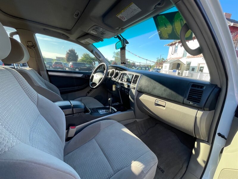 2004 Toyota 4Runner SR5 - Photo 10 - Nampa, ID 83651