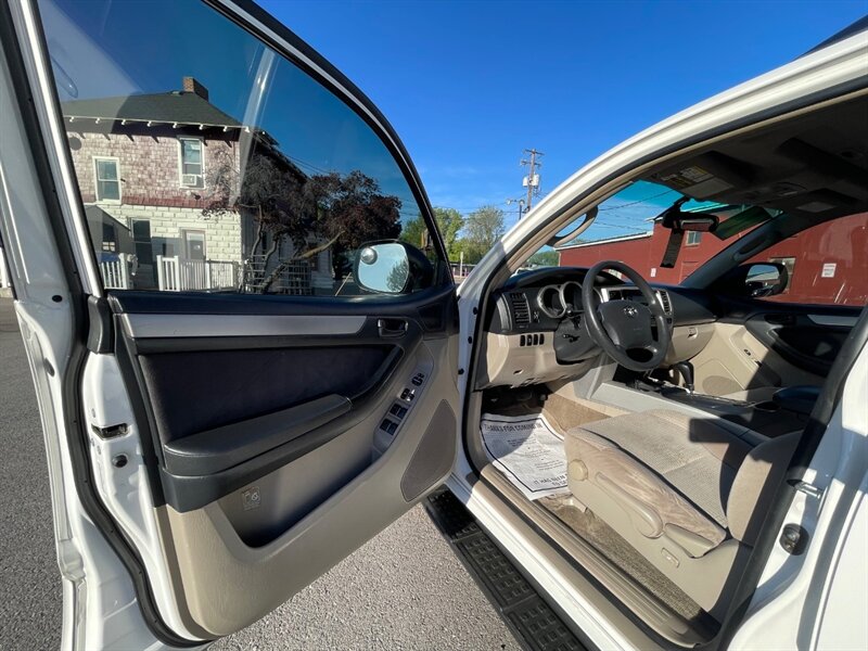 2004 Toyota 4Runner SR5 - Photo 6 - Nampa, ID 83651